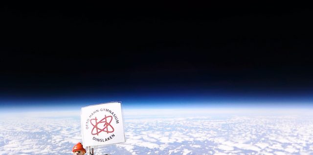 Ballon über den Wolken